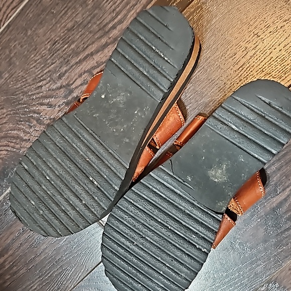 Garcias Tan Brown Lightweight Leather Embossed Platform Sip on Sandals - Picture 12 of 14